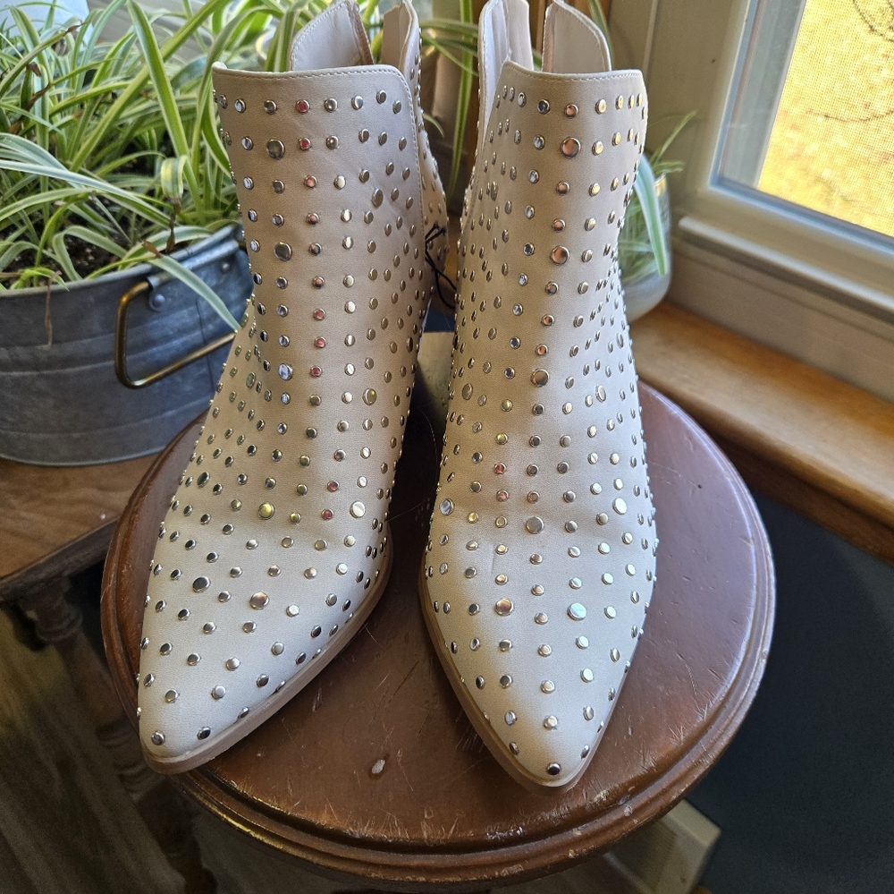 Alter'd State Studded Cream Ankle Boots sz 9 - Picture 3 of 5